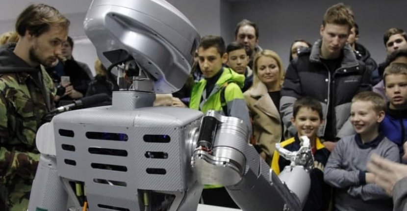 В России разрабатывают человекоподобного робота-промоутера